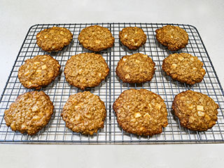 Cooling cookies